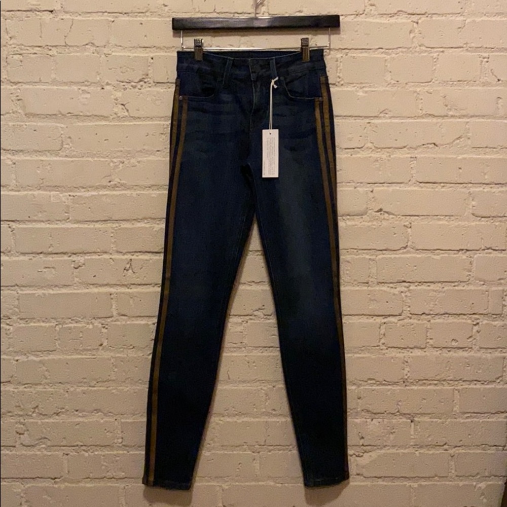 Level 99 Mid Rise Janice Skinny Jeans